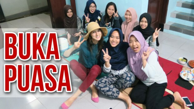 Buka Puasa Globe in the Hat Ania Tomczak Indonesia