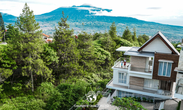 How to choose a good villa in Indonesia - Globe in the Hat x Azcarya Villa